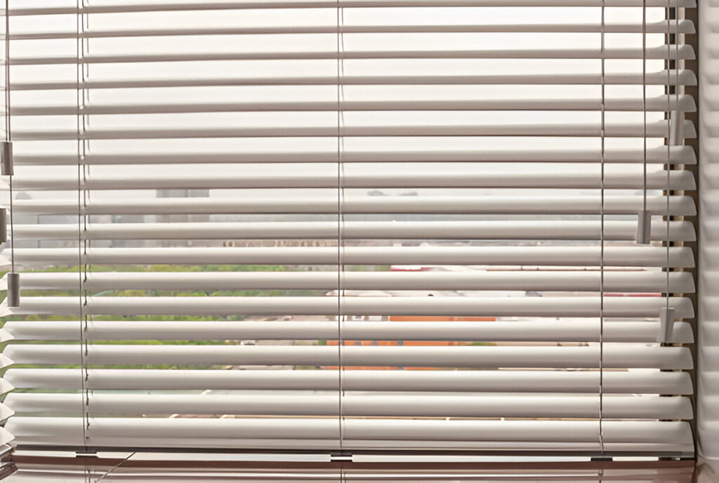 Miamis Best Blinds | Comprehensive Guide to Window Blinds for Odd-Shaped and Large Windows