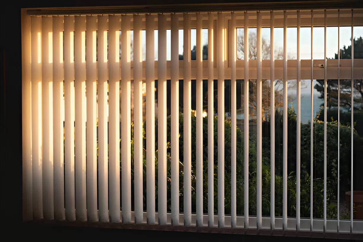 window Blinds Guides with Horizontal shades